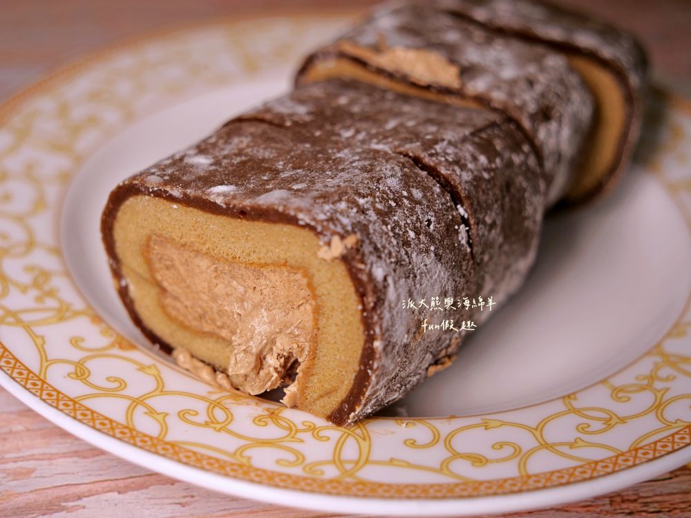 2025全家minimore甜點系列連載︱秉持「小小一口」甜點，就能獲得「大大幸福」滿足感，為煩悶無趣日常，點亮小確幸食光!!!鮮乳脆皮泡芙、熊抱哥草莓風味泡芙、焦糖烤布蕾塔、LOTTE生巧克力派-白巧克力口味、布丁夾心蛋糕、阿薩姆QQ蛋糕捲、經典雙色小泡芙、開心果貝殼夾心（未來持續更新）～