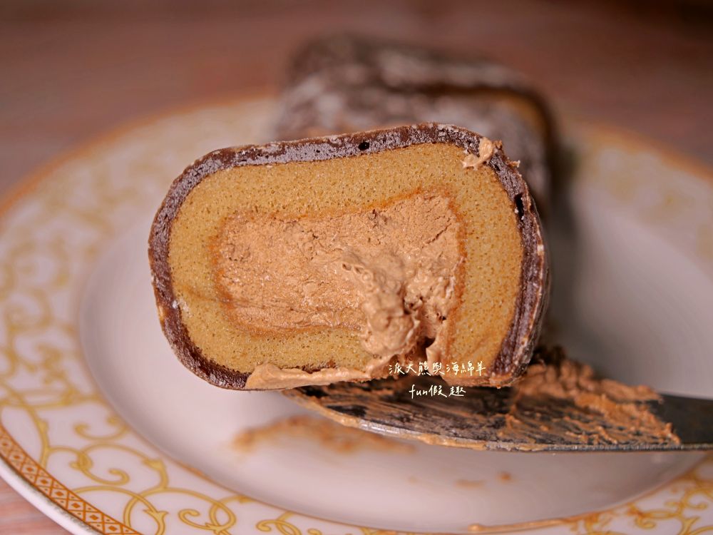 2025全家minimore甜點系列連載︱秉持「小小一口」甜點，就能獲得「大大幸福」滿足感，為煩悶無趣日常，點亮小確幸食光!!!鮮乳脆皮泡芙、熊抱哥草莓風味泡芙、焦糖烤布蕾塔、LOTTE生巧克力派-白巧克力口味、布丁夾心蛋糕、阿薩姆QQ蛋糕捲、經典雙色小泡芙、開心果貝殼夾心（未來持續更新）～