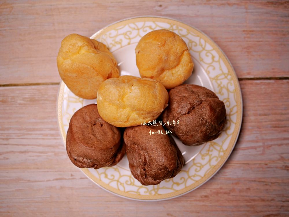 2025全家minimore甜點系列連載︱秉持「小小一口」甜點，就能獲得「大大幸福」滿足感，為煩悶無趣日常，點亮小確幸食光!!!鮮乳脆皮泡芙、熊抱哥草莓風味泡芙、焦糖烤布蕾塔、LOTTE生巧克力派-白巧克力口味、布丁夾心蛋糕、阿薩姆QQ蛋糕捲、經典雙色小泡芙、開心果貝殼夾心（未來持續更新）～