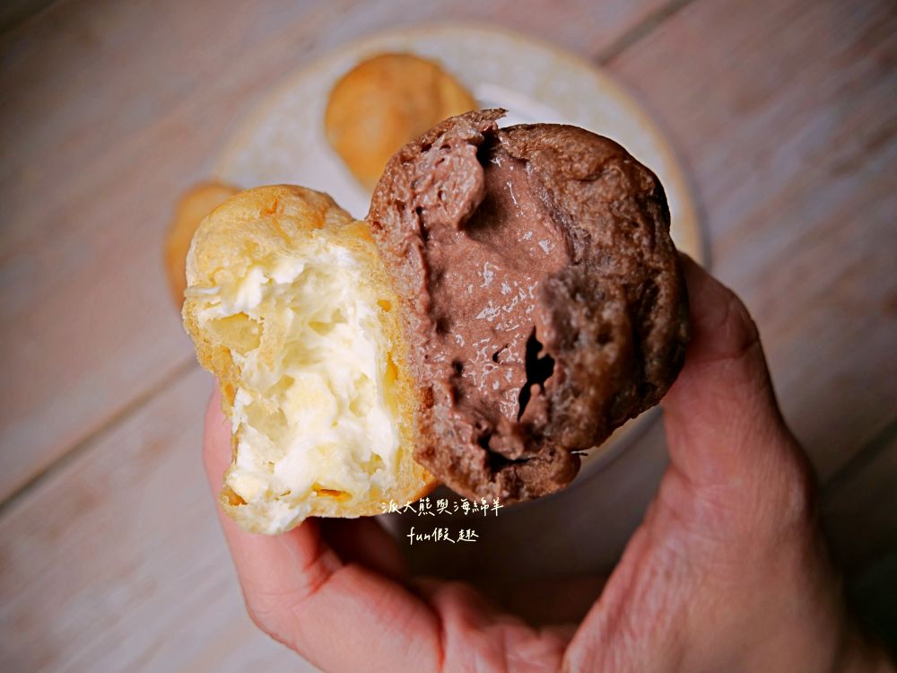 2025全家minimore甜點系列連載︱秉持「小小一口」甜點，就能獲得「大大幸福」滿足感，為煩悶無趣日常，點亮小確幸食光!!!鮮乳脆皮泡芙、熊抱哥草莓風味泡芙、焦糖烤布蕾塔、LOTTE生巧克力派-白巧克力口味、布丁夾心蛋糕、阿薩姆QQ蛋糕捲、經典雙色小泡芙、開心果貝殼夾心（未來持續更新）～