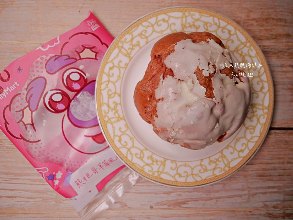 2025全家minimore甜點系列連載︱秉持「小小一口」甜點，就能獲得「大大幸福」滿足感，為煩悶無趣日常，點亮小確幸食光!!!鮮乳脆皮泡芙、熊抱哥草莓風味泡芙、焦糖烤布蕾塔、LOTTE生巧克力派-白巧克力口味、布丁夾心蛋糕、阿薩姆QQ蛋糕捲、經典雙色小泡芙、開心果貝殼夾心（未來持續更新）～