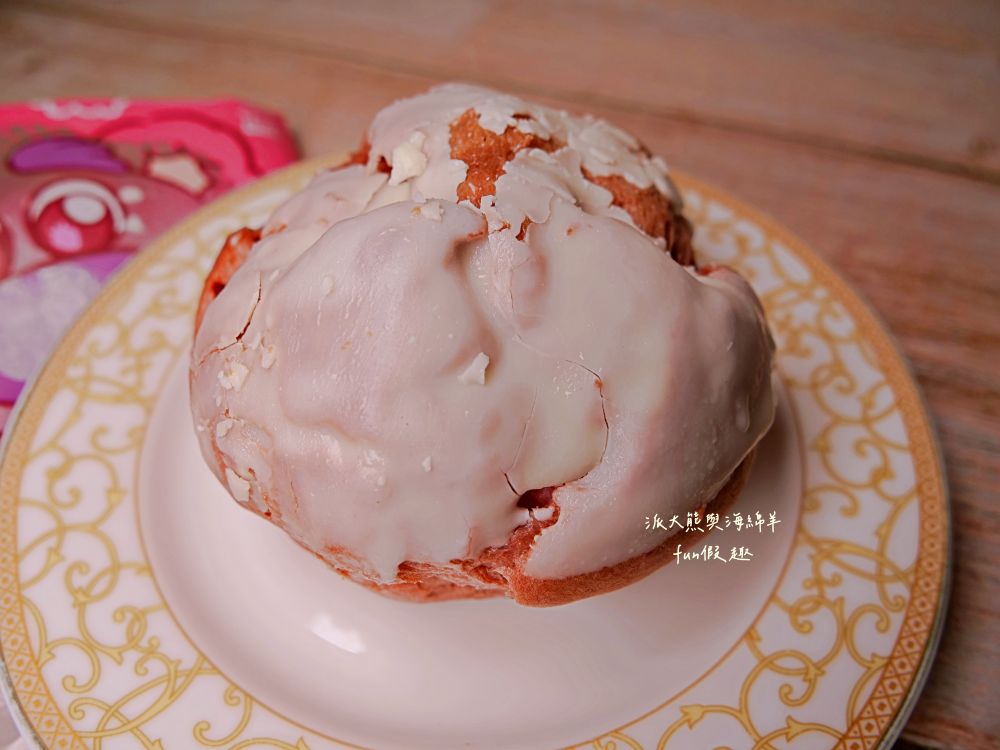 2025全家minimore甜點系列連載︱秉持「小小一口」甜點，就能獲得「大大幸福」滿足感，為煩悶無趣日常，點亮小確幸食光!!!鮮乳脆皮泡芙、熊抱哥草莓風味泡芙、焦糖烤布蕾塔、LOTTE生巧克力派-白巧克力口味、布丁夾心蛋糕、阿薩姆QQ蛋糕捲、經典雙色小泡芙、開心果貝殼夾心（未來持續更新）～