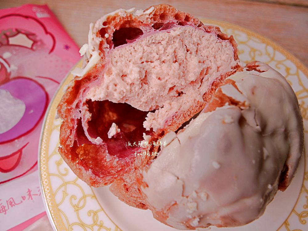 2025全家minimore甜點系列連載︱秉持「小小一口」甜點，就能獲得「大大幸福」滿足感，為煩悶無趣日常，點亮小確幸食光!!!鮮乳脆皮泡芙、熊抱哥草莓風味泡芙、焦糖烤布蕾塔、LOTTE生巧克力派-白巧克力口味、布丁夾心蛋糕、阿薩姆QQ蛋糕捲、經典雙色小泡芙、開心果貝殼夾心（未來持續更新）～