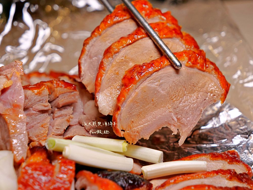 2025明記燒鴨-南投店|在地人激推獨特烤鴨五吃,片鴨嫩、鹽酥脆、涼拌爽、醬炒香,以及濃郁酸菜鴨骨湯,鹹香夠味份量足,原來一隻烤鴨能夠這麼精彩!!!母親節、父親節買來慶祝~一鴨三吃 - 第12張圖 2025明記燒鴨-南投店|在地人激推獨特烤鴨五吃,片鴨嫩、鹽酥脆、涼拌爽、醬炒香,以及濃郁酸菜鴨骨湯,鹹香夠味份量足,原來一隻烤鴨能夠這麼精彩!!!母親節、父親節買來慶祝~一鴨三吃