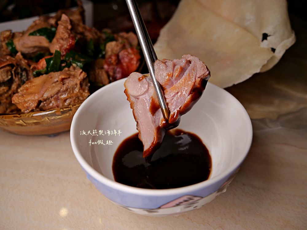 2025明記燒鴨-南投店|在地人激推獨特烤鴨五吃,片鴨嫩、鹽酥脆、涼拌爽、醬炒香,以及濃郁酸菜鴨骨湯,鹹香夠味份量足,原來一隻烤鴨能夠這麼精彩!!!母親節、父親節買來慶祝~一鴨三吃 - 第14張圖 2025明記燒鴨-南投店|在地人激推獨特烤鴨五吃,片鴨嫩、鹽酥脆、涼拌爽、醬炒香,以及濃郁酸菜鴨骨湯,鹹香夠味份量足,原來一隻烤鴨能夠這麼精彩!!!母親節、父親節買來慶祝~一鴨三吃