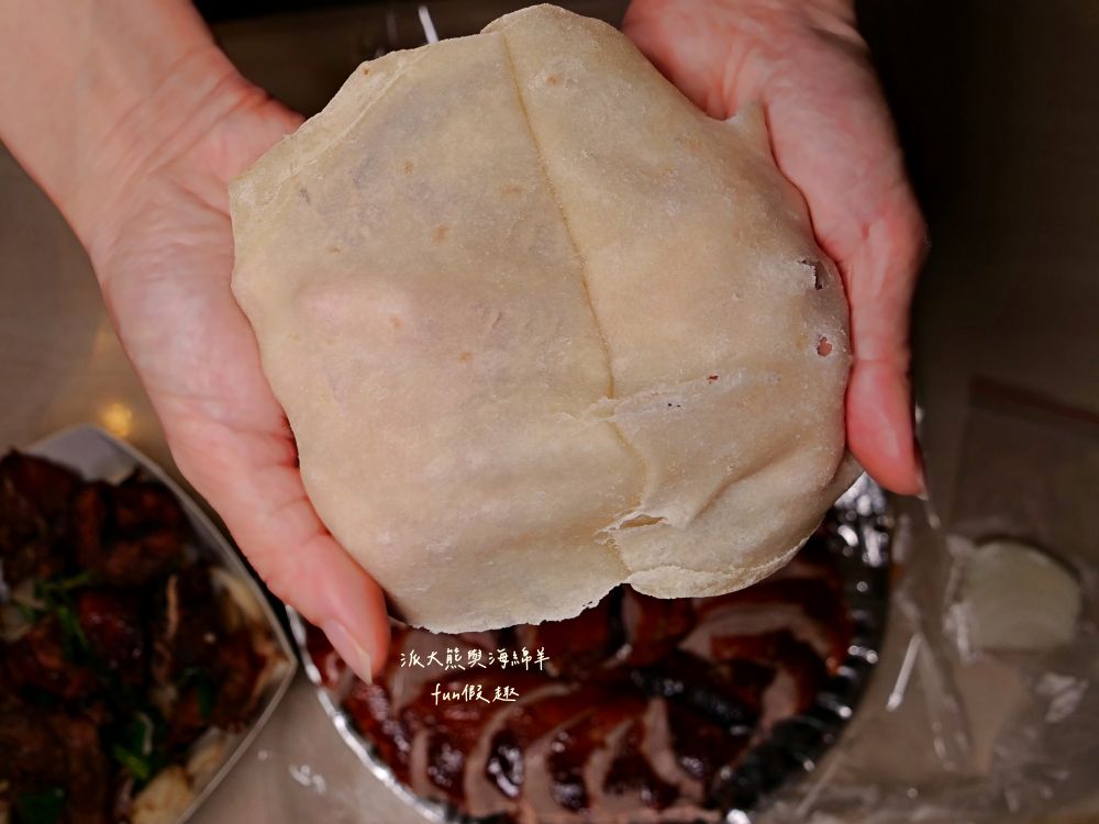 2025明記燒鴨-南投店｜在地人激推獨特烤鴨五吃，片鴨嫩、鹽酥脆、涼拌爽、醬炒香，以及濃郁酸菜鴨骨湯，鹹香夠味份量足，原來一隻烤鴨能夠這麼精彩!!!母親節、父親節買來慶祝～一鴨三吃