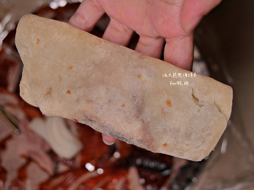 2025明記燒鴨-南投店|在地人激推獨特烤鴨五吃,片鴨嫩、鹽酥脆、涼拌爽、醬炒香,以及濃郁酸菜鴨骨湯,鹹香夠味份量足,原來一隻烤鴨能夠這麼精彩!!!母親節、父親節買來慶祝~一鴨三吃 - 第17張圖 2025明記燒鴨-南投店|在地人激推獨特烤鴨五吃,片鴨嫩、鹽酥脆、涼拌爽、醬炒香,以及濃郁酸菜鴨骨湯,鹹香夠味份量足,原來一隻烤鴨能夠這麼精彩!!!母親節、父親節買來慶祝~一鴨三吃