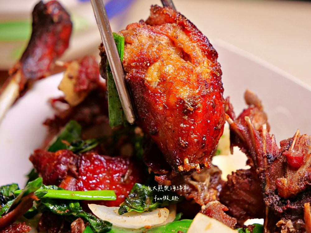 2025明記燒鴨-南投店|在地人激推獨特烤鴨五吃,片鴨嫩、鹽酥脆、涼拌爽、醬炒香,以及濃郁酸菜鴨骨湯,鹹香夠味份量足,原來一隻烤鴨能夠這麼精彩!!!母親節、父親節買來慶祝~一鴨三吃 - 第23張圖 2025明記燒鴨-南投店|在地人激推獨特烤鴨五吃,片鴨嫩、鹽酥脆、涼拌爽、醬炒香,以及濃郁酸菜鴨骨湯,鹹香夠味份量足,原來一隻烤鴨能夠這麼精彩!!!母親節、父親節買來慶祝~一鴨三吃