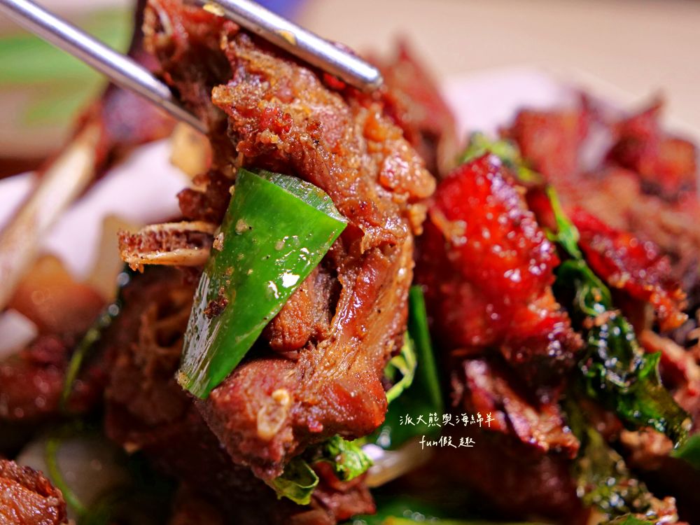 2025明記燒鴨-南投店|在地人激推獨特烤鴨五吃,片鴨嫩、鹽酥脆、涼拌爽、醬炒香,以及濃郁酸菜鴨骨湯,鹹香夠味份量足,原來一隻烤鴨能夠這麼精彩!!!母親節、父親節買來慶祝~一鴨三吃 - 第24張圖 2025明記燒鴨-南投店|在地人激推獨特烤鴨五吃,片鴨嫩、鹽酥脆、涼拌爽、醬炒香,以及濃郁酸菜鴨骨湯,鹹香夠味份量足,原來一隻烤鴨能夠這麼精彩!!!母親節、父親節買來慶祝~一鴨三吃