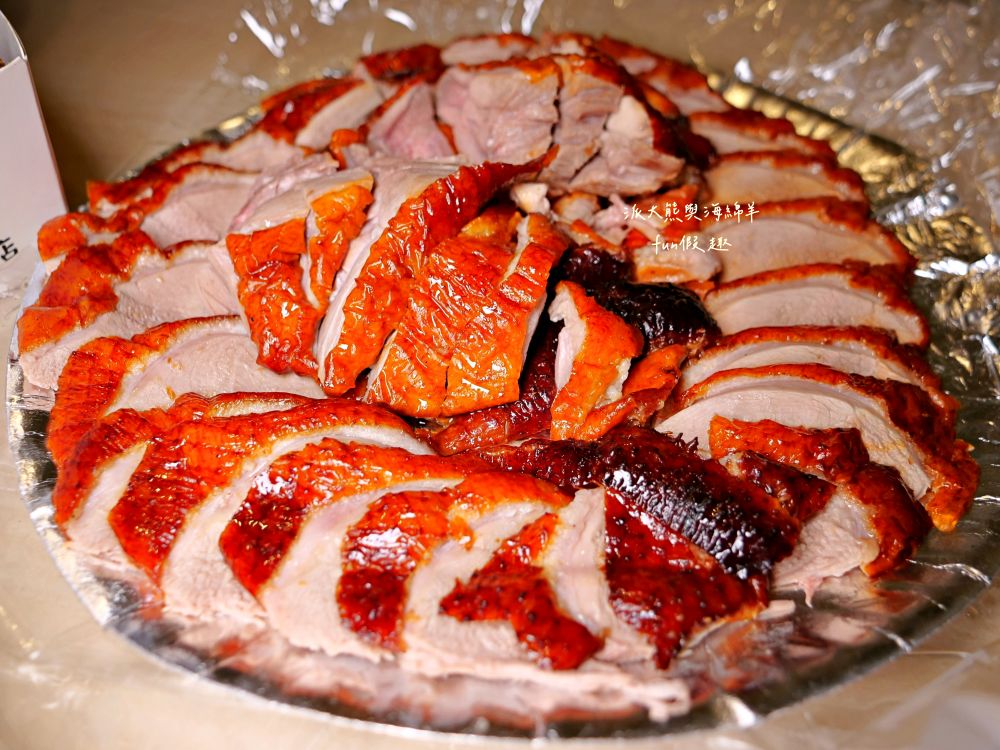 2025明記燒鴨-南投店|在地人激推獨特烤鴨五吃,片鴨嫩、鹽酥脆、涼拌爽、醬炒香,以及濃郁酸菜鴨骨湯,鹹香夠味份量足,原來一隻烤鴨能夠這麼精彩!!!母親節、父親節買來慶祝~一鴨三吃 - 第11張圖 2025明記燒鴨-南投店|在地人激推獨特烤鴨五吃,片鴨嫩、鹽酥脆、涼拌爽、醬炒香,以及濃郁酸菜鴨骨湯,鹹香夠味份量足,原來一隻烤鴨能夠這麼精彩!!!母親節、父親節買來慶祝~一鴨三吃