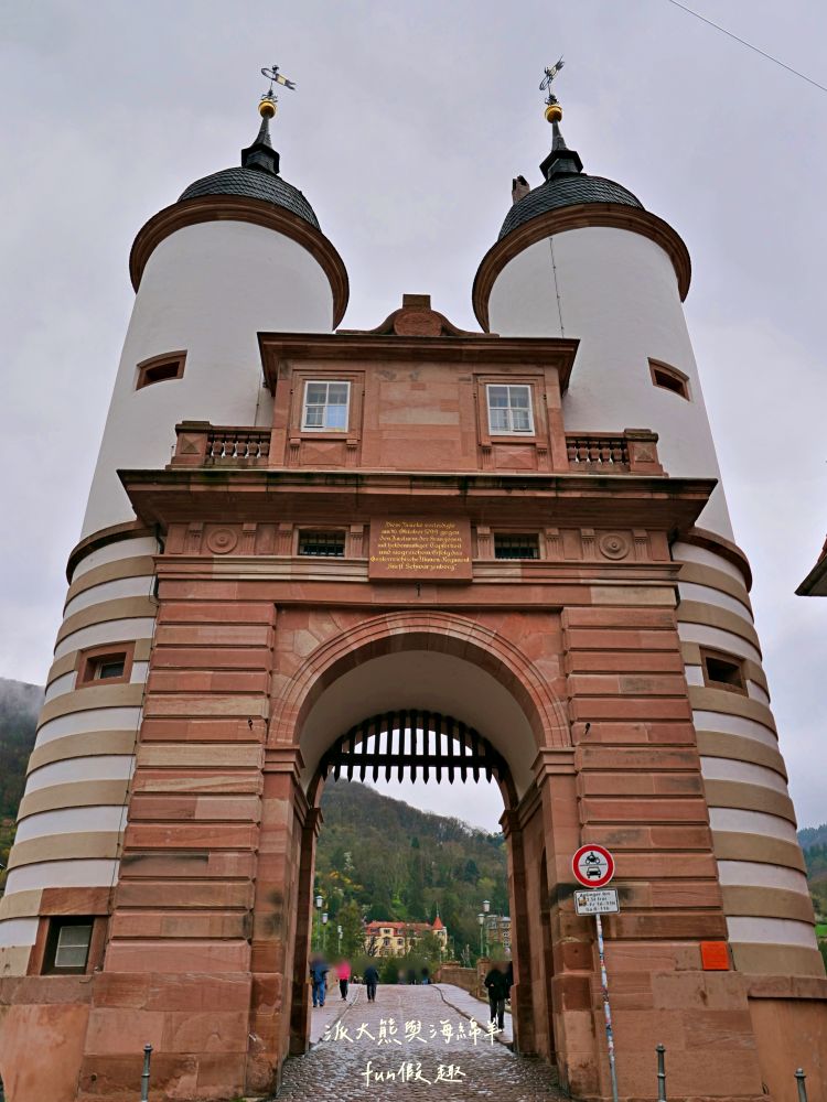 海德堡老城區必逛景點︱漫步卡爾斯廣場、聖靈教堂、海德堡學生監獄、老橋︱春季德瑞13日夢幻跟團～DAY2-3 來到海德堡老城區有什麼是一定要逛&必去的景點呢?