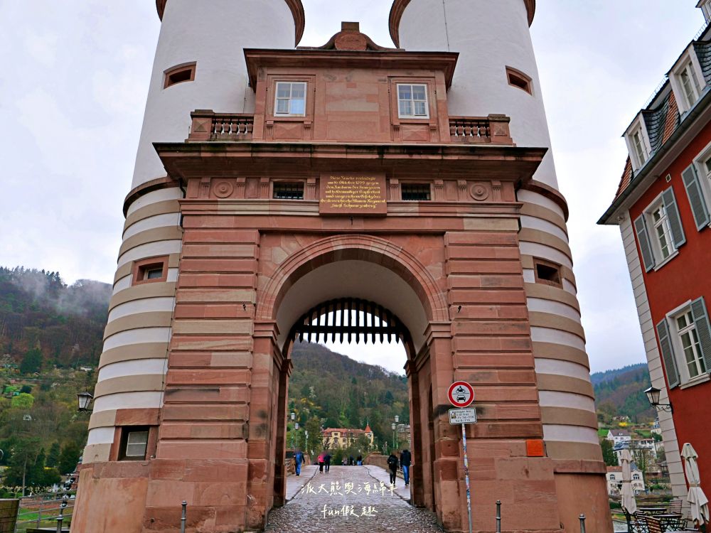 海德堡老城區必逛景點︱漫步卡爾斯廣場、聖靈教堂、海德堡學生監獄、老橋︱春季德瑞13日夢幻跟團～DAY2-3 來到海德堡老城區有什麼是一定要逛&必去的景點呢?