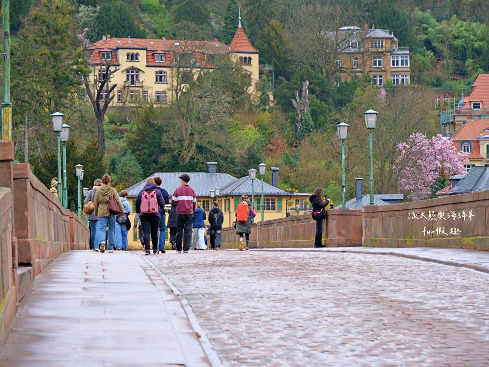 海德堡老城區必逛景點︱漫步卡爾斯廣場、聖靈教堂、海德堡學生監獄、老橋︱春季德瑞13日夢幻跟團～DAY2-3 來到海德堡老城區有什麼是一定要逛&必去的景點呢?
