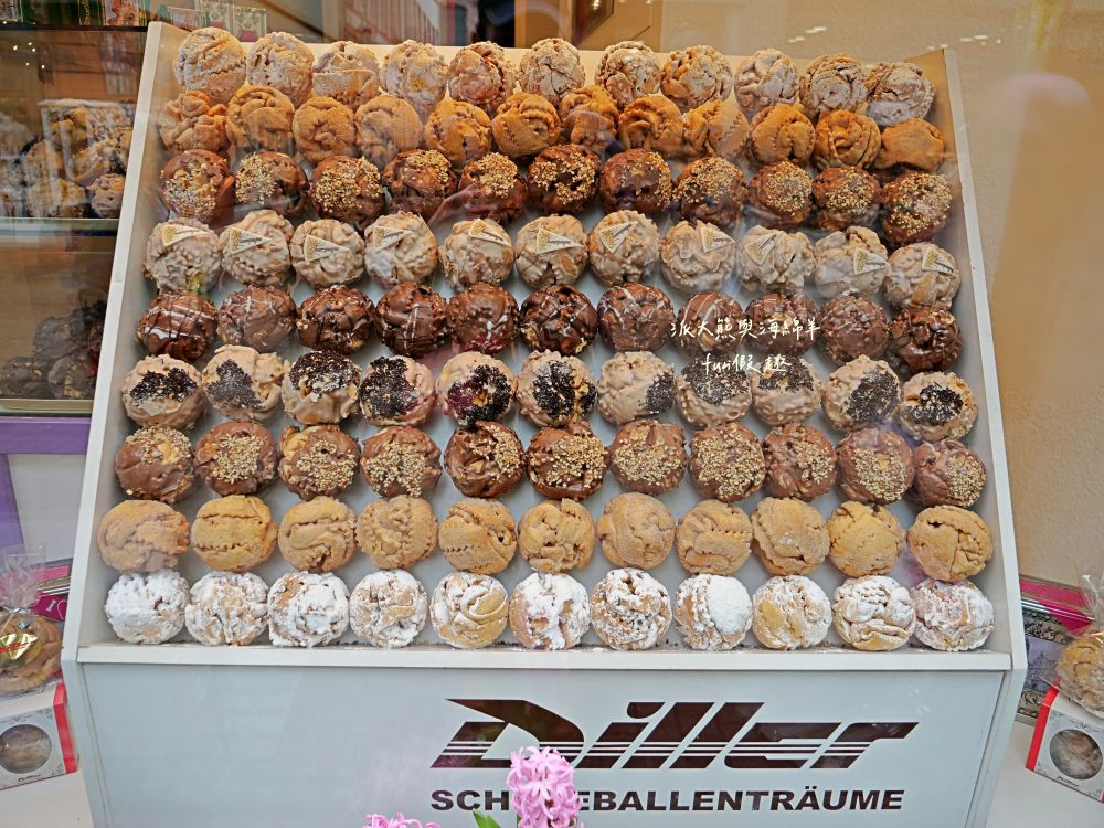 海德堡老城區︱購物、美食、伴手禮︱海德堡學生之吻、雪球(Schneeballenträume)、德國派對熊(Bären-Treff Heidelberg)、中世紀騎士餐廳、LAMY筆、4711科隆古龍水︱春季德瑞13日夢幻跟團~DAY2-4 - 第12張圖 海德堡老城區︱購物、美食、伴手禮︱海德堡學生之吻、雪球(Schneeballenträume)、德國派對熊(Bären-Treff Heidelberg)、中世紀騎士餐廳、LAMY筆、4711科隆古龍水︱春季德瑞13日夢幻跟團~DAY2-4