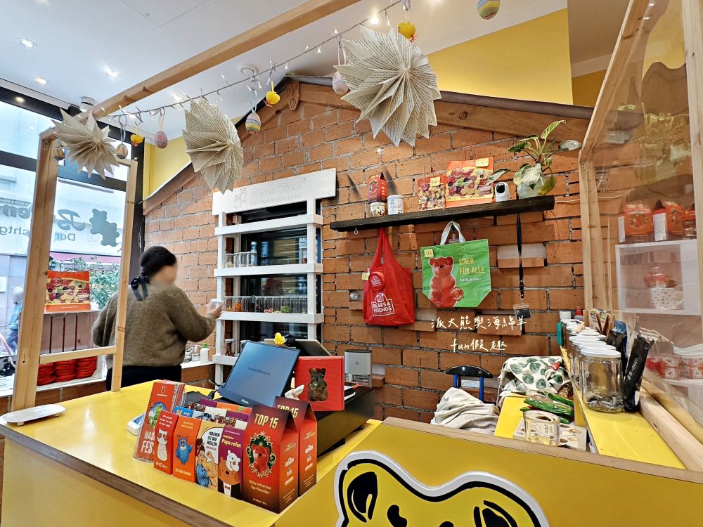 海德堡老城區︱購物、美食、伴手禮︱海德堡學生之吻、雪球(Schneeballenträume)、德國派對熊(Bären-Treff Heidelberg)、中世紀騎士餐廳、LAMY筆、4711科隆古龍水︱春季德瑞13日夢幻跟團~DAY2-4 - 第21張圖 海德堡老城區︱購物、美食、伴手禮︱海德堡學生之吻、雪球(Schneeballenträume)、德國派對熊(Bären-Treff Heidelberg)、中世紀騎士餐廳、LAMY筆、4711科隆古龍水︱春季德瑞13日夢幻跟團~DAY2-4