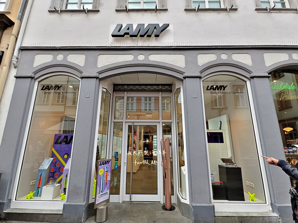 海德堡老城區︱購物、美食、伴手禮︱海德堡學生之吻、雪球(Schneeballenträume)、德國派對熊(Bären-Treff Heidelberg)、中世紀騎士餐廳、LAMY筆、4711科隆古龍水︱春季德瑞13日夢幻跟團~DAY2-4 - 第31張圖 海德堡老城區︱購物、美食、伴手禮︱海德堡學生之吻、雪球(Schneeballenträume)、德國派對熊(Bären-Treff Heidelberg)、中世紀騎士餐廳、LAMY筆、4711科隆古龍水︱春季德瑞13日夢幻跟團~DAY2-4