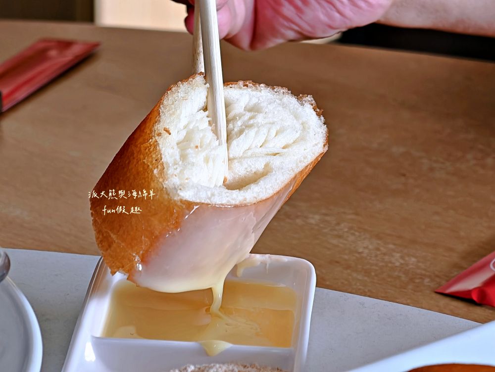 瞭望台土雞城｜屏東三地門景觀合菜餐廳，親民價格就能享受道地山產，推薦招牌爐烤脆皮桶仔雞香氣撲鼻超誘人！還有各種原住民風味料理&過年外帶年菜組合～Google評價4.8顆星!