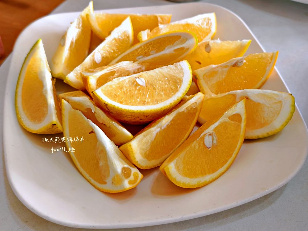 瞭望台土雞城｜屏東三地門景觀合菜餐廳，親民價格就能享受道地山產，推薦招牌爐烤脆皮桶仔雞香氣撲鼻超誘人！還有各種原住民風味料理&過年外帶年菜組合～Google評價4.8顆星!