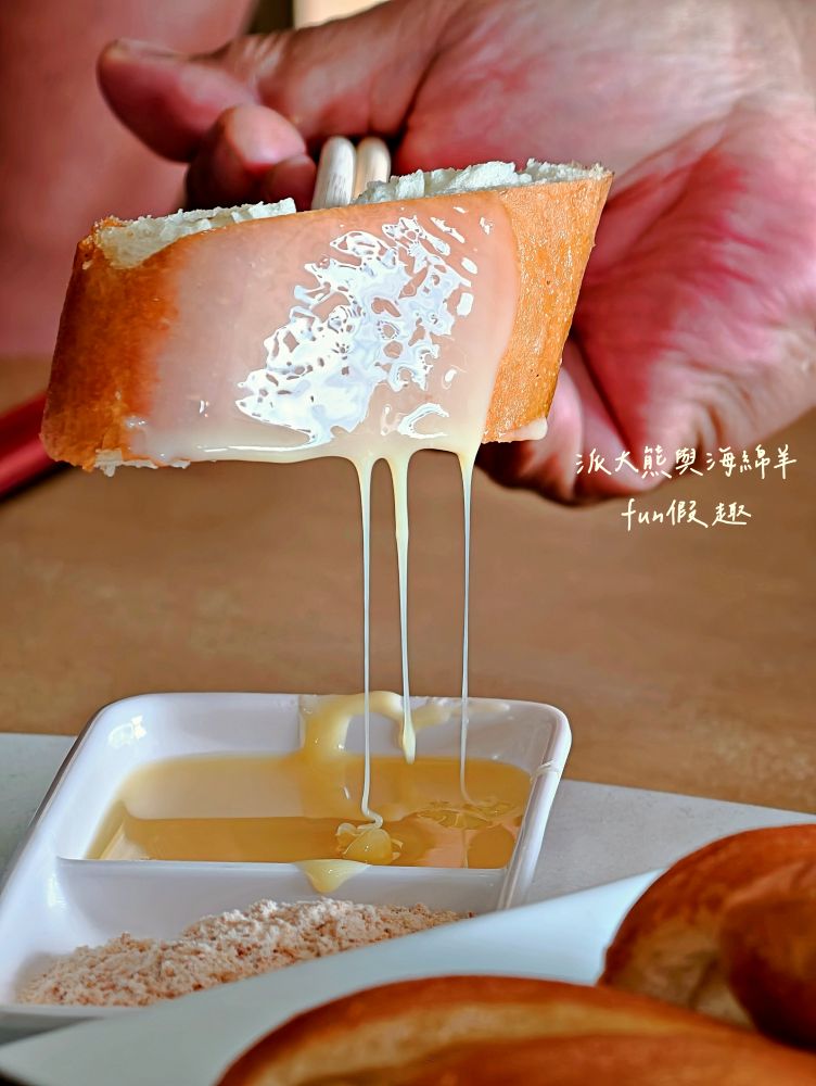 瞭望台土雞城｜屏東三地門景觀合菜餐廳，親民價格就能享受道地山產，推薦招牌爐烤脆皮桶仔雞香氣撲鼻超誘人！還有各種原住民風味料理&過年外帶年菜組合～Google評價4.8顆星!