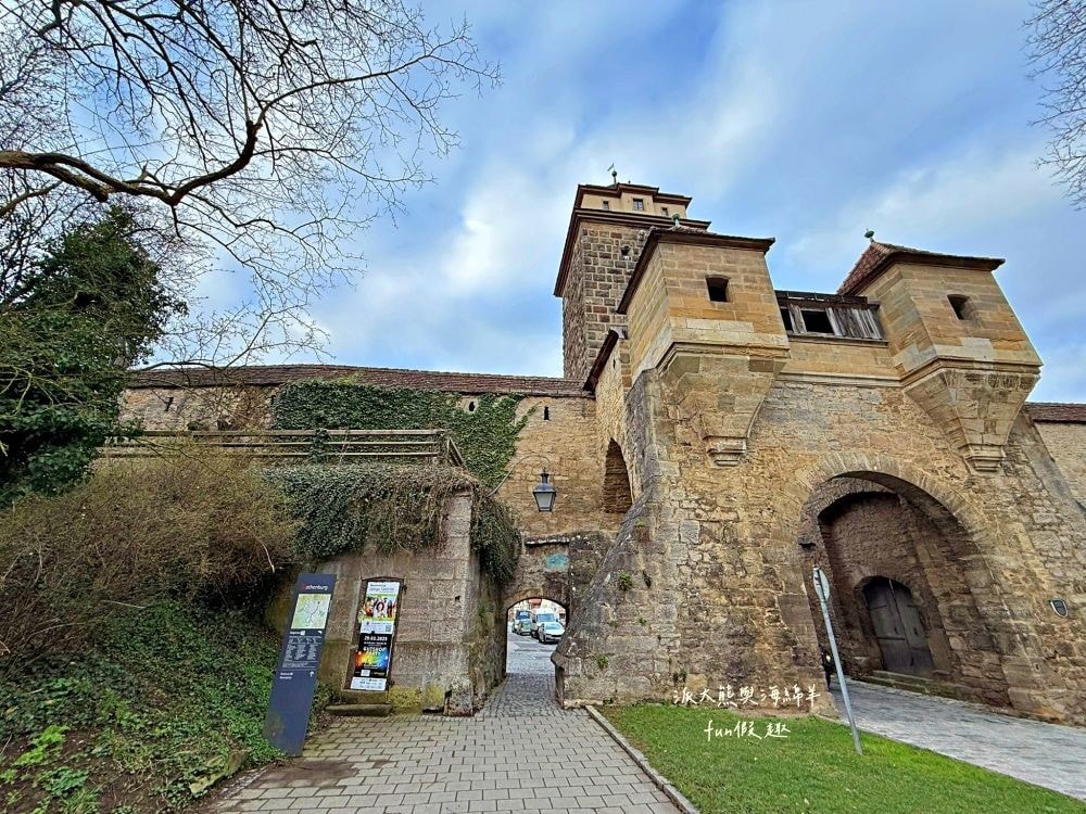 羅滕堡老城區景點必逛&必買伴手禮︱中世紀古城牆聖雅各教堂、普雷萊茵廣場、市政廳廣場、勝利一飲、泰迪熊博物館、瑪麗安藥局︱春季德瑞13日夢幻跟團～DAY2-5絕美中世紀童話小鎮，我們來囉！