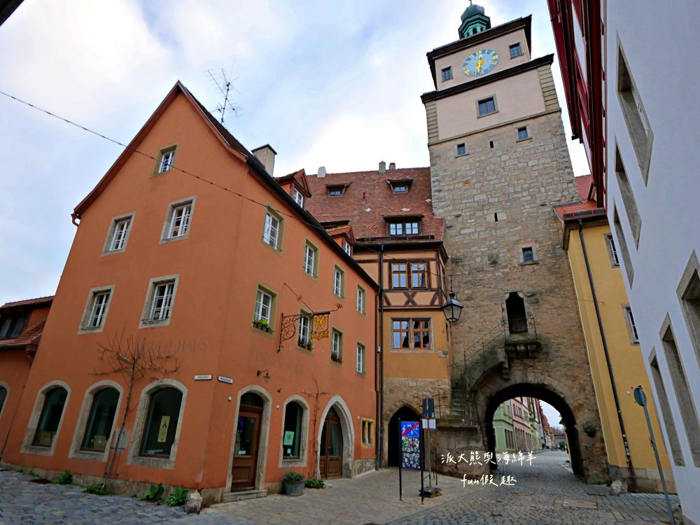 羅滕堡老城區景點必逛&必買伴手禮︱中世紀古城牆聖雅各教堂、普雷萊茵廣場、市政廳廣場、勝利一飲、泰迪熊博物館、瑪麗安藥局︱春季德瑞13日夢幻跟團～DAY2-5絕美中世紀童話小鎮，我們來囉！