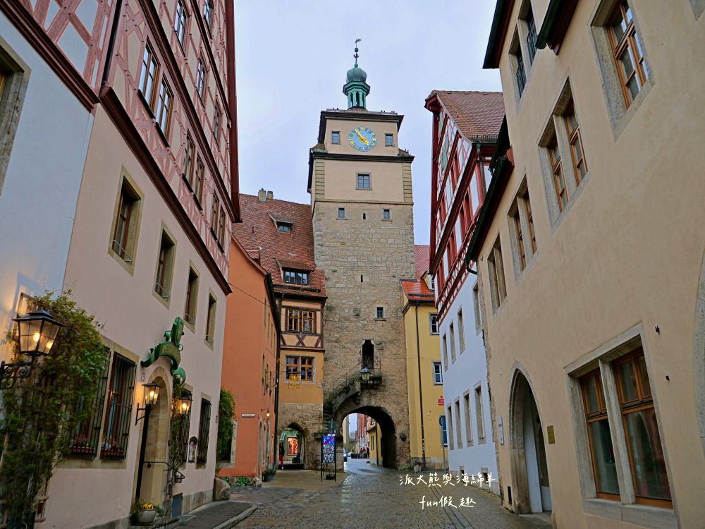 羅滕堡老城區景點必逛&必買伴手禮︱中世紀古城牆聖雅各教堂、普雷萊茵廣場、市政廳廣場、勝利一飲、泰迪熊博物館、瑪麗安藥局︱春季德瑞13日夢幻跟團～DAY2-5絕美中世紀童話小鎮，我們來囉！