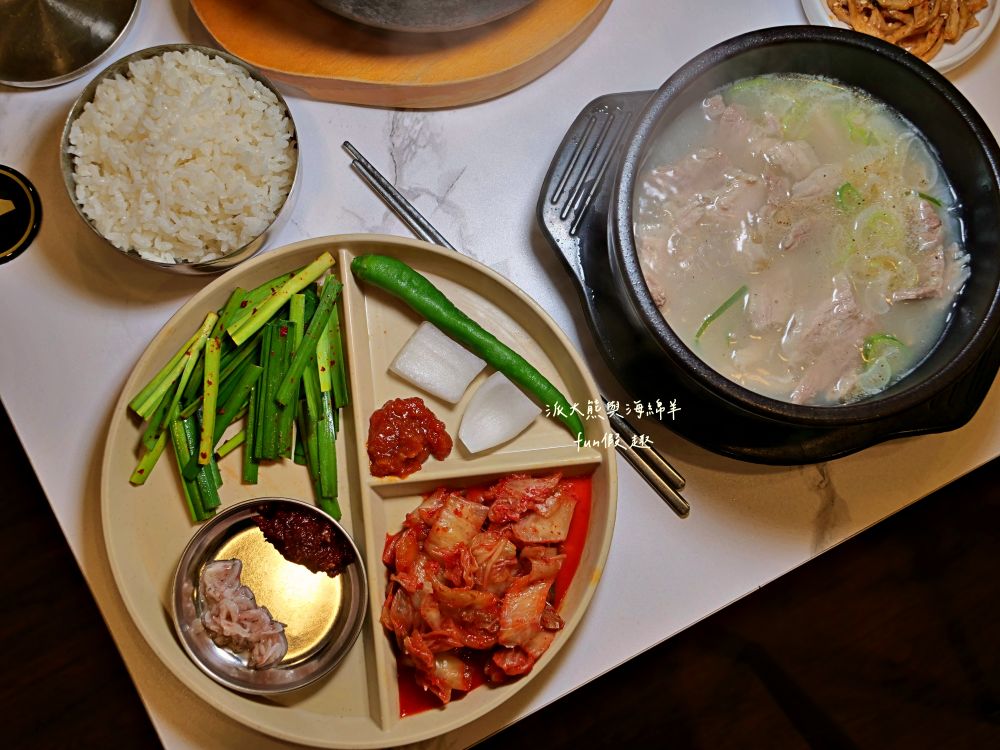 大乘金韓國料理｜草屯高人氣韓風平價餐廳，富客中韓料理華麗轉身！氣氛很韓、服務很親、小菜好吃還能續，根本CP值天花板！大推烤五花肉＋釜山豬肉湯飯的完美組合～113年6月開幕