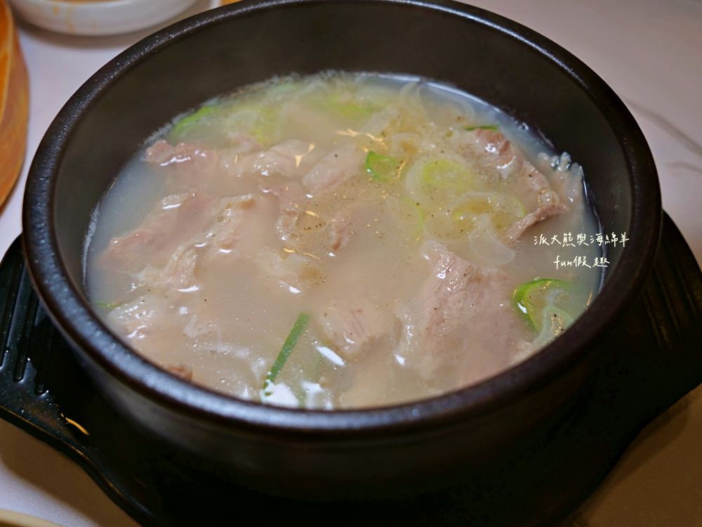 大乘金韓國料理｜草屯高人氣韓風平價餐廳，富客中韓料理華麗轉身！氣氛很韓、服務很親、小菜好吃還能續，根本CP值天花板！大推烤五花肉＋釜山豬肉湯飯的完美組合～113年6月開幕