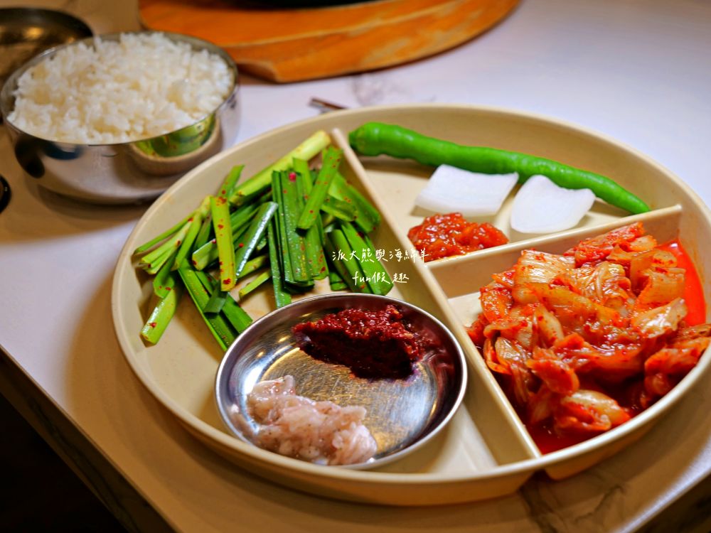 大乘金韓國料理｜草屯高人氣韓風平價餐廳，富客中韓料理華麗轉身！氣氛很韓、服務很親、小菜好吃還能續，根本CP值天花板！大推烤五花肉＋釜山豬肉湯飯的完美組合～113年6月開幕