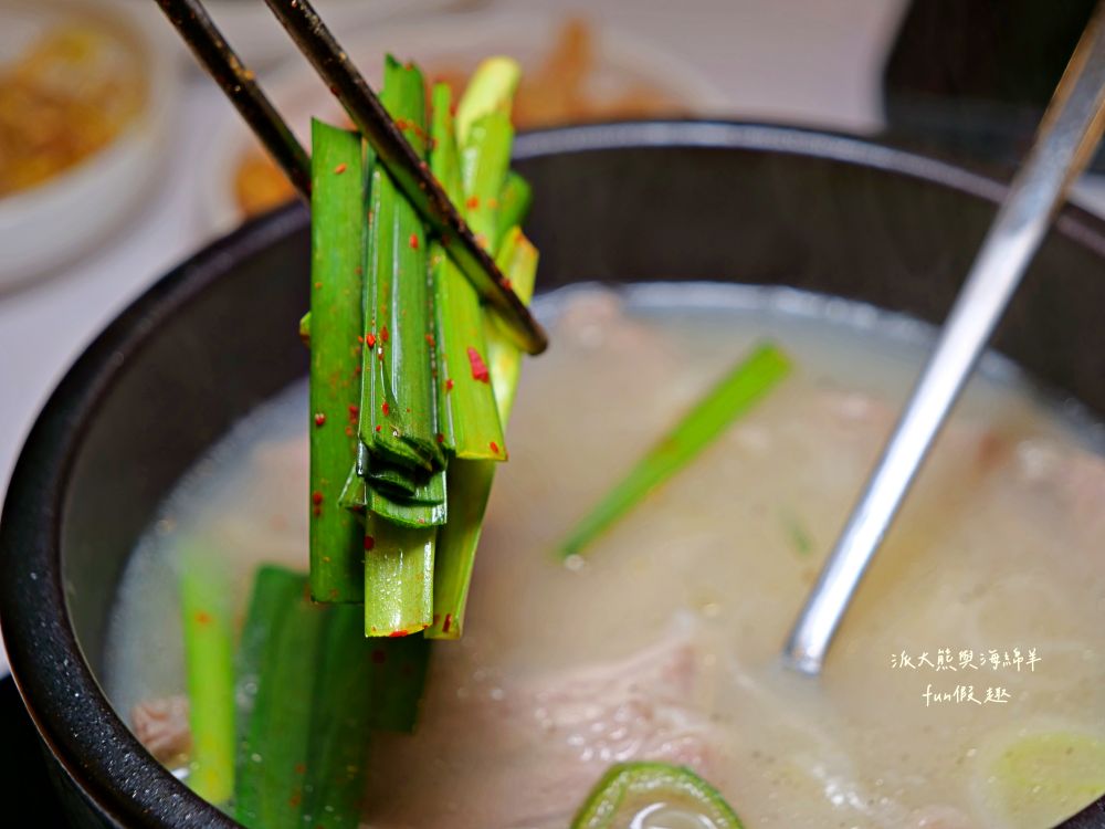 大乘金韓國料理｜草屯高人氣韓風平價餐廳，富客中韓料理華麗轉身！氣氛很韓、服務很親、小菜好吃還能續，根本CP值天花板！大推烤五花肉＋釜山豬肉湯飯的完美組合～113年6月開幕