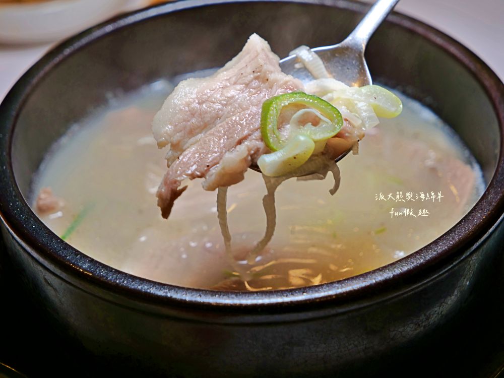 大乘金韓國料理｜草屯高人氣韓風平價餐廳，富客中韓料理華麗轉身！氣氛很韓、服務很親、小菜好吃還能續，根本CP值天花板！大推烤五花肉＋釜山豬肉湯飯的完美組合～113年6月開幕