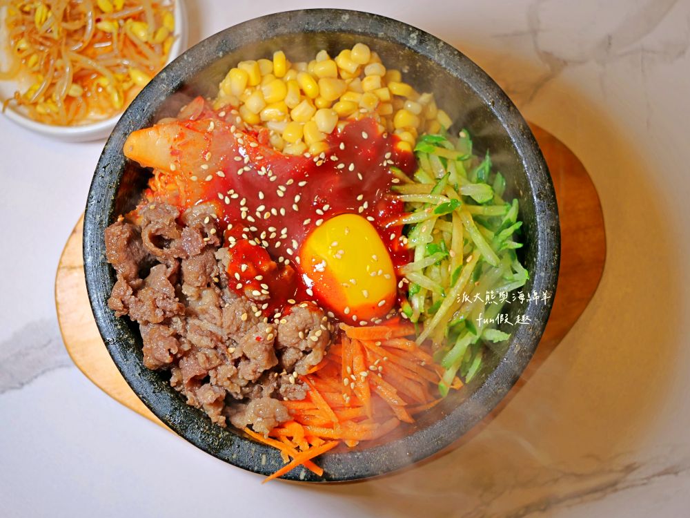 大乘金韓國料理｜草屯高人氣韓風平價餐廳，富客中韓料理華麗轉身！氣氛很韓、服務很親、小菜好吃還能續，根本CP值天花板！大推烤五花肉＋釜山豬肉湯飯的完美組合～113年6月開幕