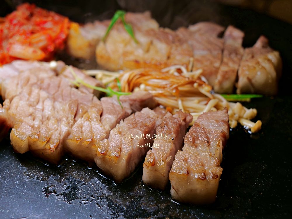 大乘金韓國料理｜草屯高人氣韓風平價餐廳，富客中韓料理華麗轉身！氣氛很韓、服務很親、小菜好吃還能續，根本CP值天花板！大推烤五花肉＋釜山豬肉湯飯的完美組合～113年6月開幕