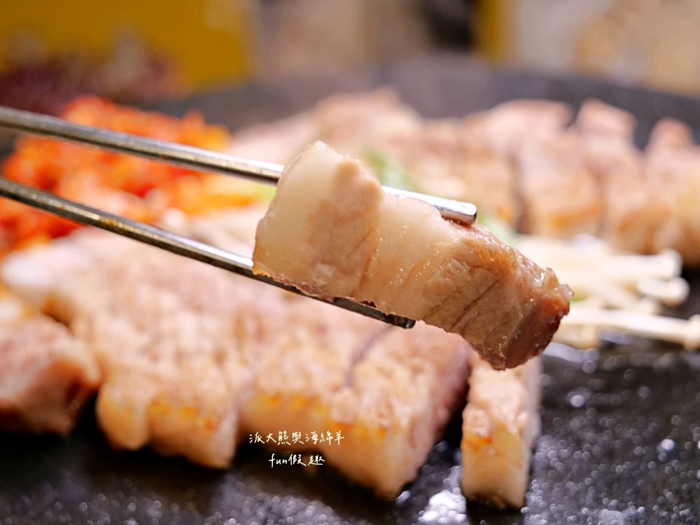 大乘金韓國料理｜草屯高人氣韓風平價餐廳，富客中韓料理華麗轉身！氣氛很韓、服務很親、小菜好吃還能續，根本CP值天花板！大推烤五花肉＋釜山豬肉湯飯的完美組合～113年6月開幕