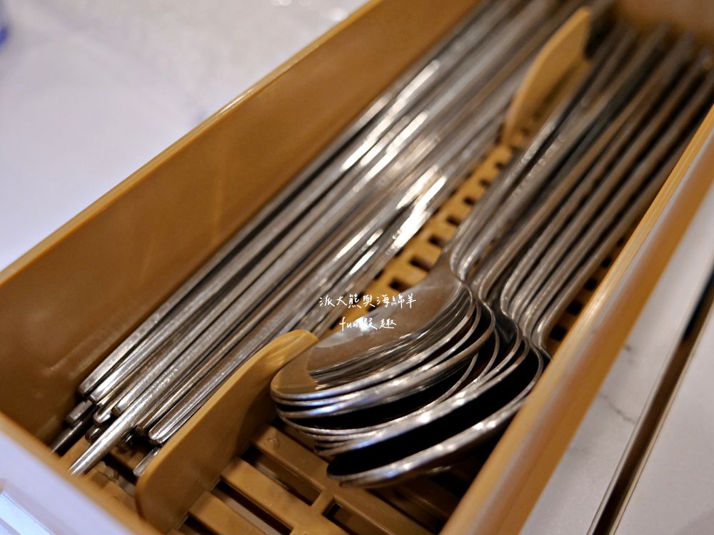 大乘金韓國料理｜草屯高人氣韓風平價餐廳，富客中韓料理華麗轉身！氣氛很韓、服務很親、小菜好吃還能續，根本CP值天花板！大推烤五花肉＋釜山豬肉湯飯的完美組合～113年6月開幕