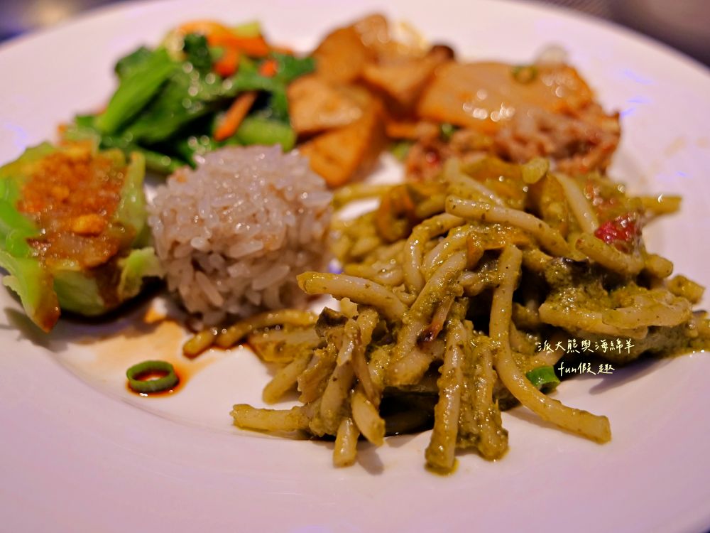 天閣酒店台北長安館（Tango Hotel Taipei ChangAn）︱鄰近捷運中山站，房型寬敞舒適，設備新穎齊全，含洗衣機、微波爐及電熨斗，鬧中取靜高CP值，臺北中山商務優質首選!!!餐食紀錄～