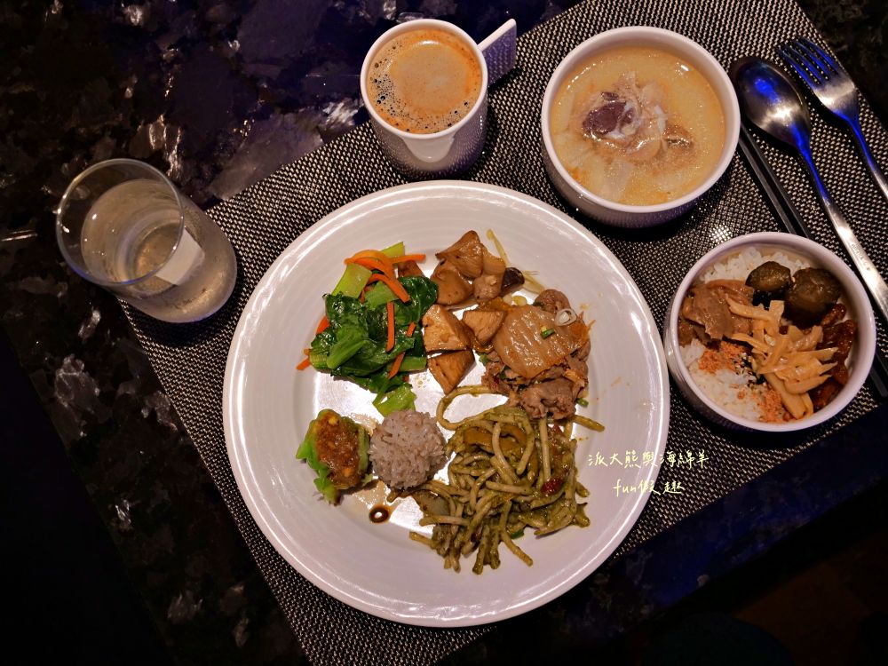 天閣酒店台北長安館（Tango Hotel Taipei ChangAn）︱鄰近捷運中山站，房型寬敞舒適，設備新穎齊全，含洗衣機、微波爐及電熨斗，鬧中取靜高CP值，臺北中山商務優質首選!!!餐食紀錄～