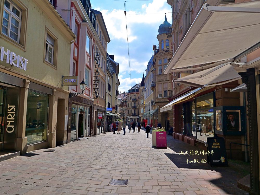 巴登巴登街區漫遊︱弗里德里希浴場、Sophienstraße大道、Longchamp精品包、Swarovski水晶、Wagener Galerie百貨、DM超市︱春季德瑞13日夢幻跟團︱DAY3-2～