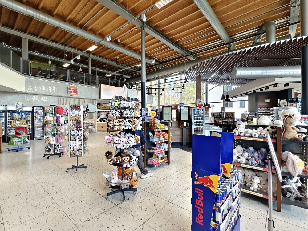 德國國道休息站開箱︱Tank & Rast Raststätte Bruchsal West、Serways Raststätte Irschenberg Süd、Tank & Rast Raststätte Holzkirchen Nord︱春季德瑞13日夢幻跟團～DAY3-1旅遊小叮嚀&退稅流程