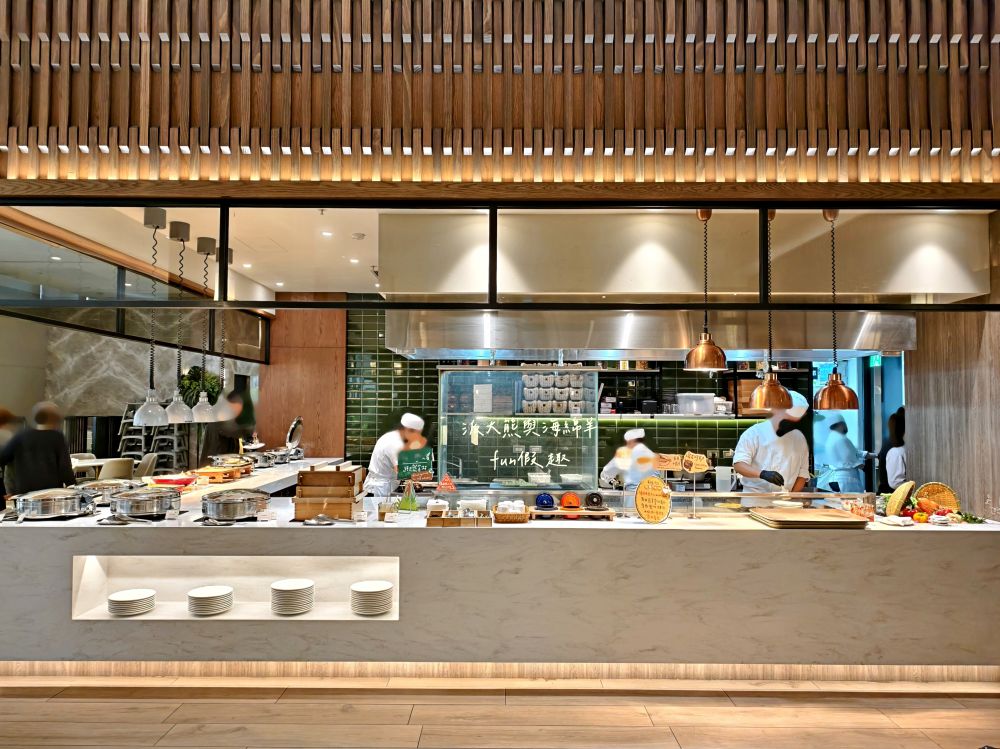 榕廷百匯餐廳︱絕美用餐大廳，餐點種類豐富且品質佳，更能自由選擇用餐時段與客製化早午餐服務，讓房客輕鬆享用美好早餐時光︱禧榕軒大飯店（Grand Banyan Hotel）早餐