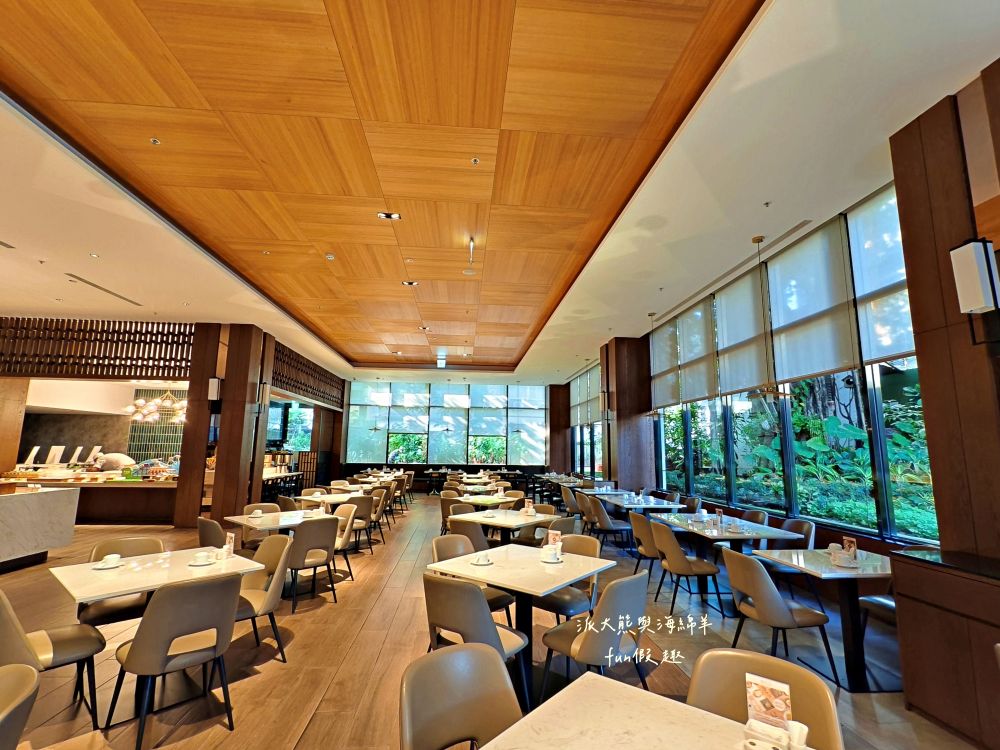 榕廷百匯餐廳︱絕美用餐大廳，餐點種類豐富且品質佳，更能自由選擇用餐時段與客製化早午餐服務，讓房客輕鬆享用美好早餐時光︱禧榕軒大飯店（Grand Banyan Hotel）早餐