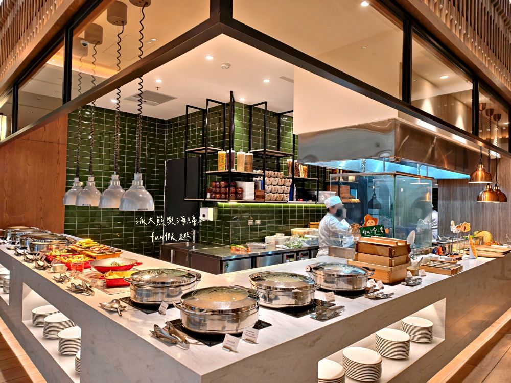 榕廷百匯餐廳︱絕美用餐大廳，餐點種類豐富且品質佳，更能自由選擇用餐時段與客製化早午餐服務，讓房客輕鬆享用美好早餐時光︱禧榕軒大飯店（Grand Banyan Hotel）早餐