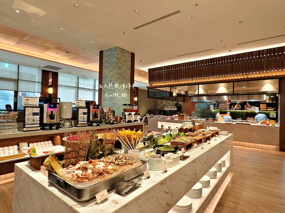 榕廷百匯餐廳︱絕美用餐大廳，餐點種類豐富且品質佳，更能自由選擇用餐時段與客製化早午餐服務，讓房客輕鬆享用美好早餐時光︱禧榕軒大飯店（Grand Banyan Hotel）早餐