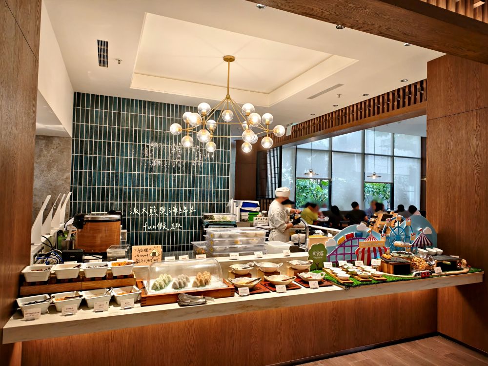 榕廷百匯餐廳︱絕美用餐大廳，餐點種類豐富且品質佳，更能自由選擇用餐時段與客製化早午餐服務，讓房客輕鬆享用美好早餐時光︱禧榕軒大飯店（Grand Banyan Hotel）早餐