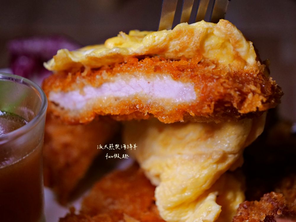 十三樓｜中興新村最美餐酒館，夢幻星空、悠揚駐唱＋調酒與輕食，營造沉浸式浪漫氛圍，展現眷村最Chill夜生活!!!2025新開幕～