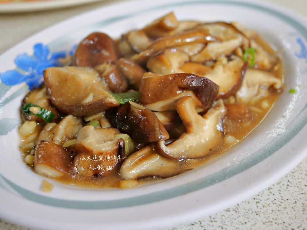 原鄉食堂｜隱藏南投清境農場旁的原住民風味餐廳，餐點平價美味又飽足！是走訪清境農場的用餐好選擇（必點刺蔥葉烘蛋&馬告土雞鍋＆銷魂烤肉拼盤）～吃了2次囉!