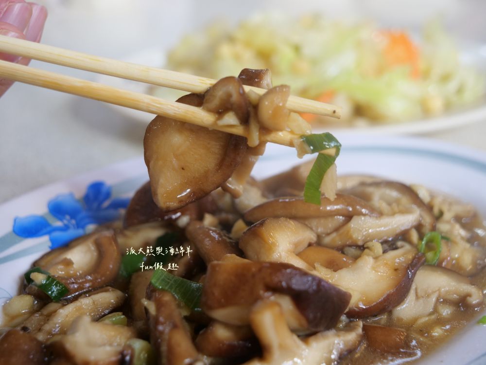 原鄉食堂|隱藏南投清境農場旁的原住民風味餐廳,餐點平價美味又飽足!是走訪清境農場的用餐好選擇(必點刺蔥葉烘蛋&馬告土雞鍋&銷魂烤肉拼盤)~吃了2次囉! - 第20張圖 原鄉食堂|隱藏南投清境農場旁的原住民風味餐廳,餐點平價美味又飽足!是走訪清境農場的用餐好選擇(必點刺蔥葉烘蛋&馬告土雞鍋&銷魂烤肉拼盤)~吃了2次囉!