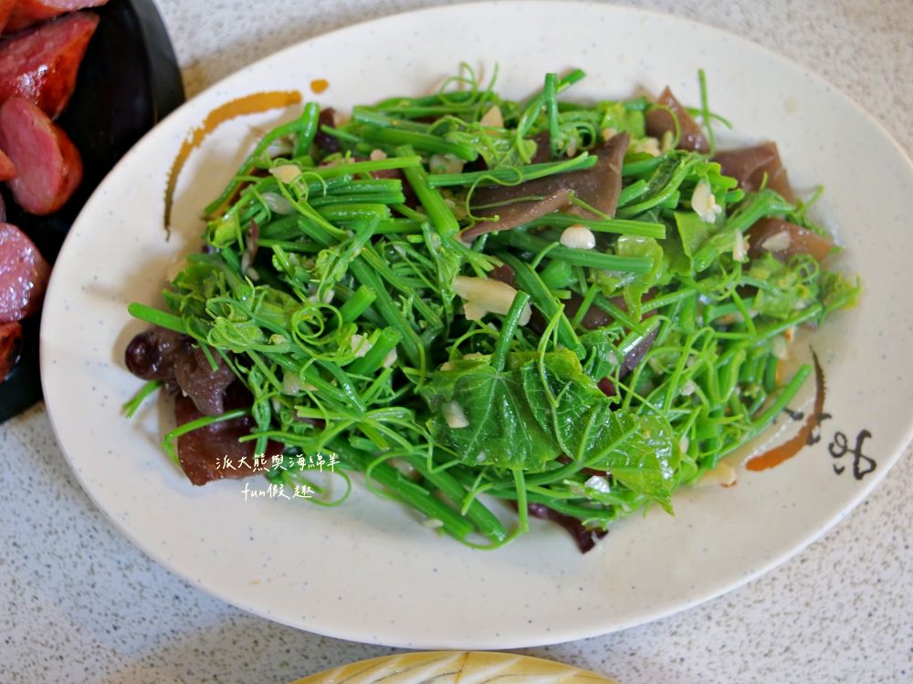 原鄉食堂｜隱藏南投清境農場旁的原住民風味餐廳，餐點平價美味又飽足！是走訪清境農場的用餐好選擇（必點刺蔥葉烘蛋&馬告土雞鍋＆銷魂烤肉拼盤）～吃了2次囉!