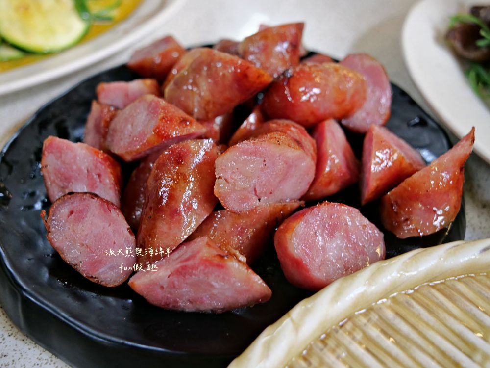 原鄉食堂｜隱藏南投清境農場旁的原住民風味餐廳，餐點平價美味又飽足！是走訪清境農場的用餐好選擇（必點刺蔥葉烘蛋&馬告土雞鍋＆銷魂烤肉拼盤）～吃了2次囉!