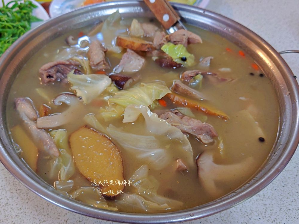 原鄉食堂｜隱藏南投清境農場旁的原住民風味餐廳，餐點平價美味又飽足！是走訪清境農場的用餐好選擇（必點刺蔥葉烘蛋&馬告土雞鍋＆銷魂烤肉拼盤）～吃了2次囉!